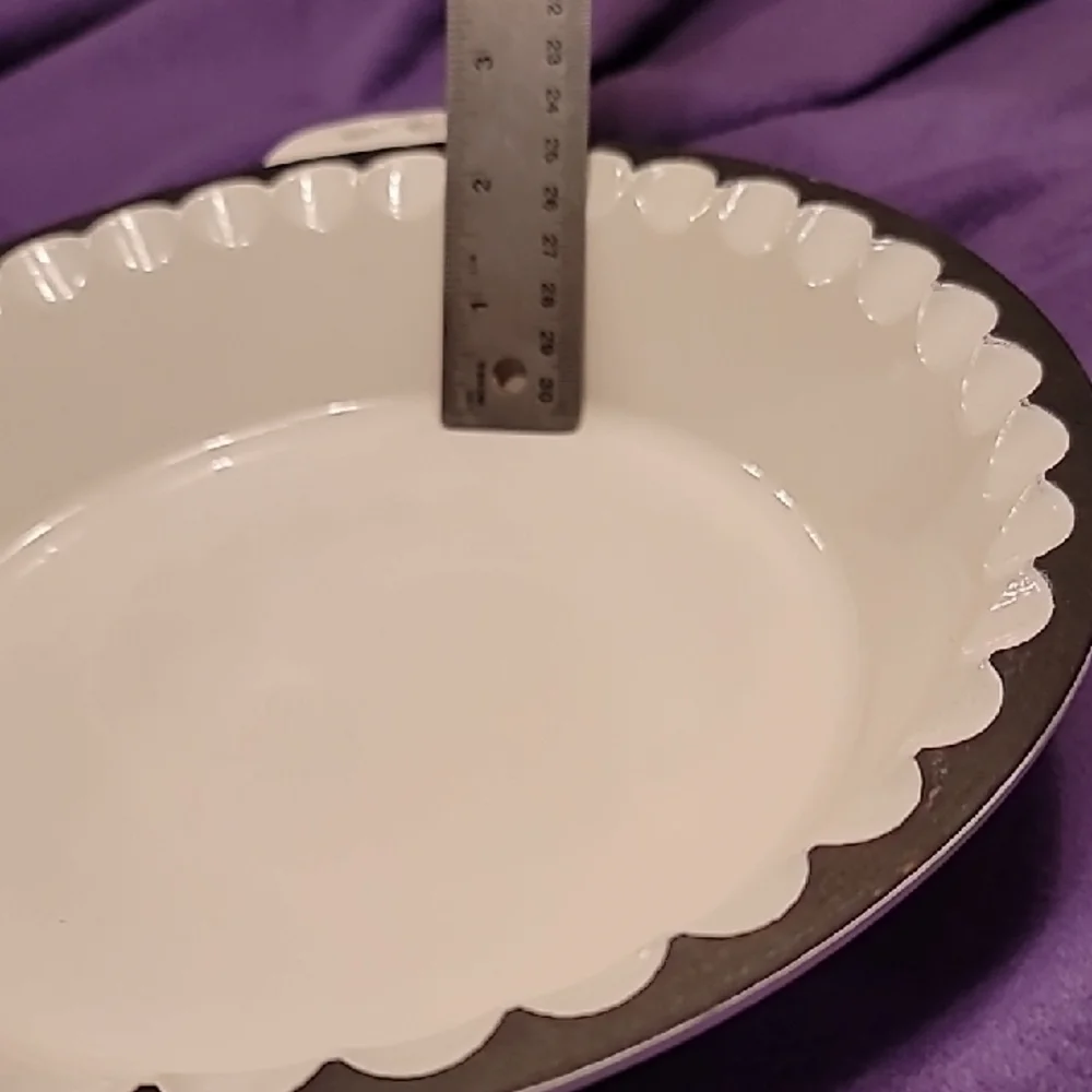 0704. Inspired Home ~ White Baked Enamel and Black Scalloped Pie/Quiche Dish ~